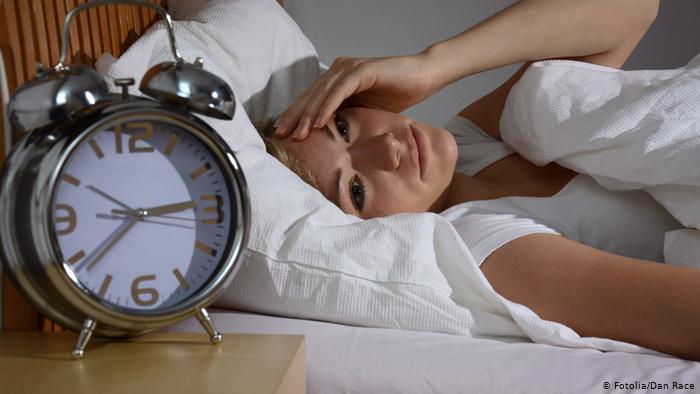 5 طرق سهلة تساعد على النوم مجددا عند الاستيقاظ في منتصف الليل