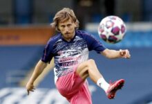 مودريتش يعجز عن إخفاء دموعه بعد تكريمه مع منتخب بلاده 112112