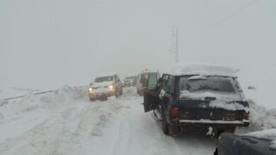 إنقاذ عائلة عالقة في جرود عيون أرغش جراء تراكم الثلوج 112112