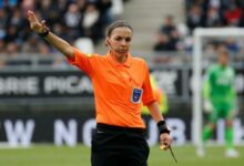 ستيفاني فرابار: أول امرأة تدير مباراة بتصفيات كأس العالم 112112