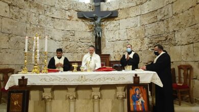 المطران عون في قداس الفصح: عبادة المال تشوه الحقيقة أما عبادة الله تنير الطريق 112112