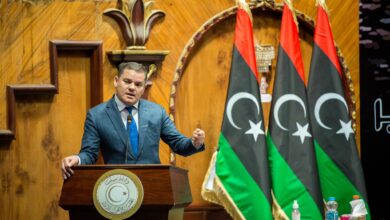 رئيس الحكومة الليبي لأول مرة منذ توليه السلطة يزور بنغازي حيث يعقد اجتماعا 112112