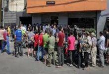 طوابير الخبز والسلع الغذائية