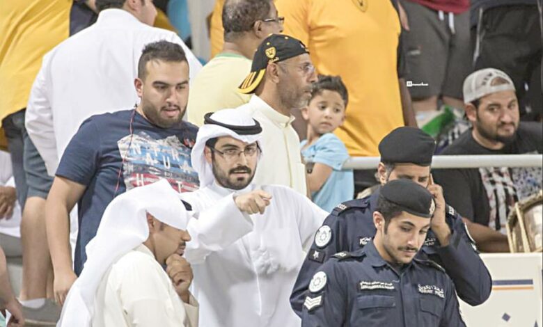 نائب رئيس القادسية يدخل الملعب مُطالباً بانسحاب لاعبيه 112112