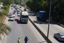 إنقلاب شاحنة على أوتوستراد شكا وزحمة سير خانقة 112112