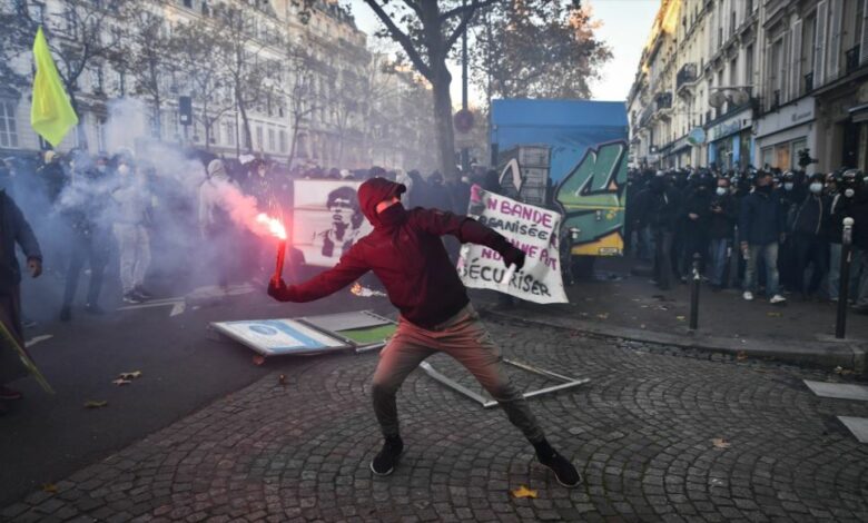 إعتقال عدد من المشاركين في احتجاجات باريس 112112