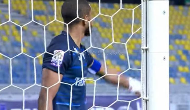 مهاجم فريق المغرب التطواني يتقمّص دور البطل في ثوب حارس المرمى 112112