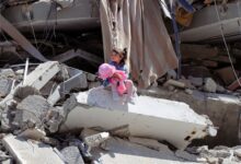 عمليات البحث وانتشال الضحايا مستمرة من تحت أنقاض المباني بشارع الوحدة في غزة 112112