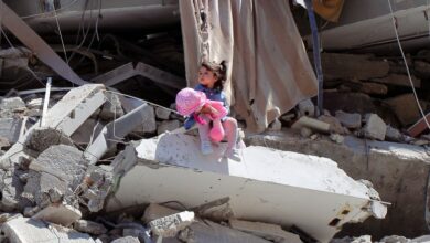 عمليات البحث وانتشال الضحايا مستمرة من تحت أنقاض المباني بشارع الوحدة في غزة 112112