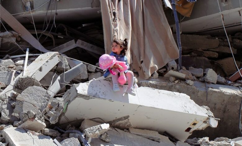 عمليات البحث وانتشال الضحايا مستمرة من تحت أنقاض المباني بشارع الوحدة في غزة 112112