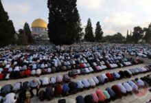 رغم القيود المشددة 100 ألف مصلٍّ يؤدون صلاة العيد في المسجد الأقصى 112112