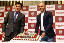 الإسباني إنييستا يمدد عقده مع نادي فيسل كوبي لعامين 112112