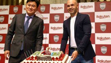 الإسباني إنييستا يمدد عقده مع نادي فيسل كوبي لعامين 112112