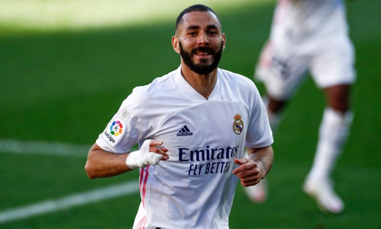 بنزيما يساهم في 14 هدفا بعدما عزز ريال مدريد موقعه في وصافة الدوري الإسباني 112112
