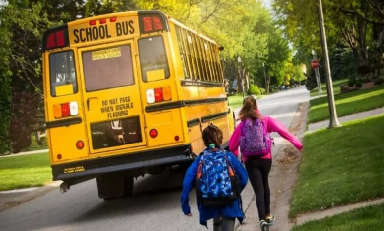 أطفال يُفشلون عملية خطف حافلة مدرسية في أميركا..أطلق سراحهم بعد أن ضايقوه بكثرة أسئلتهم! 112112