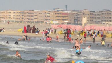 شاطئ صور يقتظ بالزّوار.. ولا رقيب ولا حسيب 112112