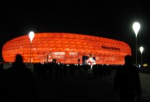 ملاعب ألمانية تُضيء ردّا على رفض الإتحاد الأوروبي لكرة القدم إضاءة ملعب "أليانز أرينا" 112112