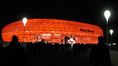 ملاعب ألمانية تُضيء ردّا على رفض الإتحاد الأوروبي لكرة القدم إضاءة ملعب "أليانز أرينا" 112112