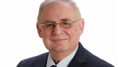 البستاني: أتمنى نجاح مبادرة الرئيس بري لتشكيل الحكومة وهي لا تزال قائمة وقد تنجح 112112