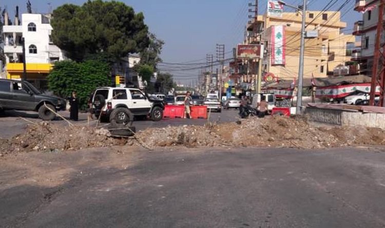 قطع السير على طريق عام حلبا العبدة محلة الحصنية 112112