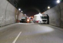 إحتراق سيارة داخل نفق شكا باتجاه طرابلس 112112