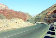 تدهور سيارة على طريق عام رحبة نتج عنه جريحان عند الساعة 12.00 112112