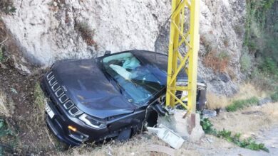 إصطدام سيارة رباعية الدفع بعمود كهرباء على طريق عام عشقوت أدى الى سقوط جريح 112112