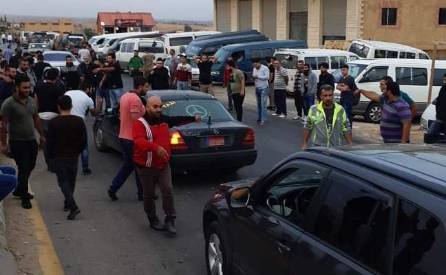 نقابات السائقين تُلبي دعوة الإتحاد العمالي للإضراب وتقطع الطريق عند مستديرة الدورة 112112