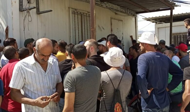 المياومون في مخيم نهر البارد يُواصلون إضرابهم لليوم الثاني 112112