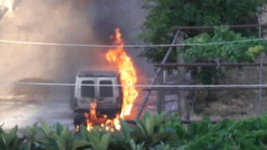 بعد محاولات يائسة لتأمين البنزين حاول إحراق سيارته أمام محطة للوقود على طريق حلبا 112112