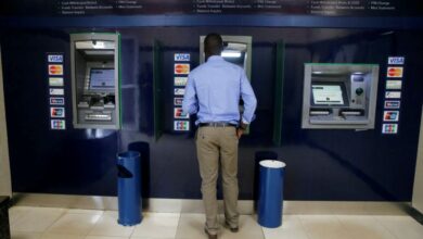 مواطنون تجمعوا أمام الصرافات الآلية في مرجعيون لسحب أموالهم قبل منتصف الليل 112112