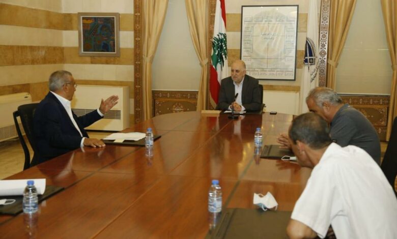 الوزير فهمي عرض مع وفد مالكي الشاحنات المبردة توقّف تصدير المنتجات الزراعية اللبنانية 112112