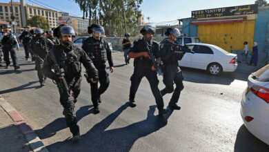 محمد الكرد من سكان حي الشيخ جراح يُسلم نفسَه للشرطة الإسرائيلية بعد اعتقال شقيقته 112112