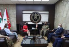الممثل الخاص للأمين العام للأمم المتحدة يلتقي قائد الجيش في اليرزة 112112