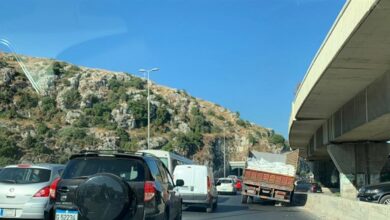تعطّل شاحنة على منعطفات الكحّالة صعودًا باتّجاه عالية 112112