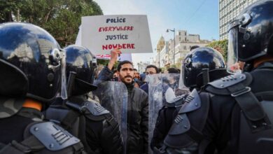 تونس: إحتجاجات في إحدى ضواحي العاصمة إثر وفاة شاب بعد احتجازه 112112