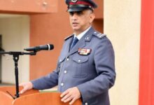 اللواء عثمان يضع إكليلا من الزهر على نصب الشهداء في الثكنة في الذكرى ال 160 لتأسيس قوى الأمن 112112