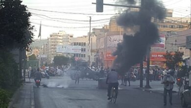 قطع اوتوستراد عرمان-المنية في هذه الأثناء من قبل عدد من المحتجين 112112