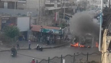 قطع الطريق بالإطارات المشتعلة تحت جسر السلطان ابراهيم في الجناح 112112