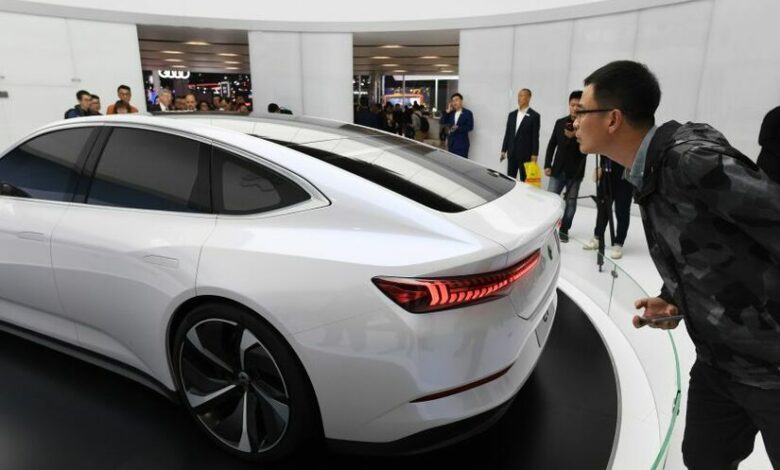 الصين تكشف عن سيارة كهربائية متطورة لتُنافس بها سيارات "تسلا" الأمريكية 112112