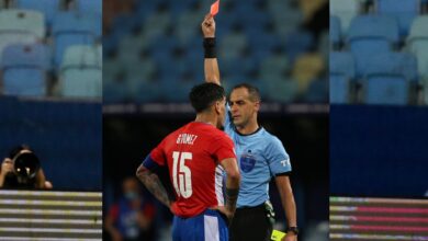 قائد منتخب باراغواي ينفجر في وجه الحكم 112112