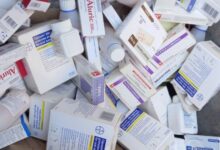 كمية كبيرة من الأدوية منتهية الصلاحية مرمية في مستوعبين للنفايات في صيدا 112112