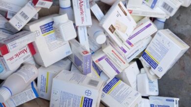 كمية كبيرة من الأدوية منتهية الصلاحية مرمية في مستوعبين للنفايات في صيدا 112112