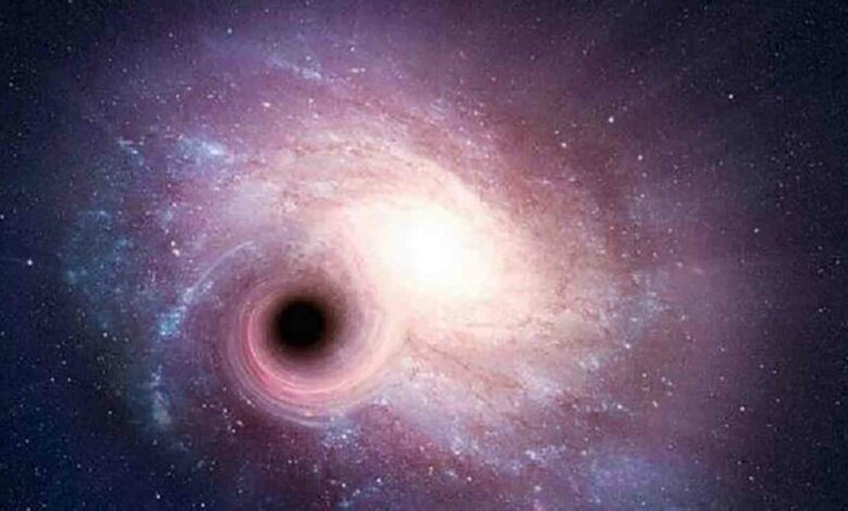 العلماء وللمرّة الأولى يرصدون ضوءًا خلف ثقب أسود عملاق 112112
