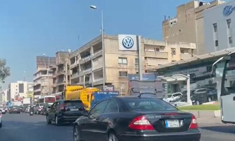 قطع أوتوستراد الدورة في الإتجاهين 112112