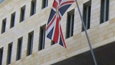 السفارة البريطانية تسحب عددًا من موظفيها بسبب نقص المحروقات والسلع الأساسية 112112