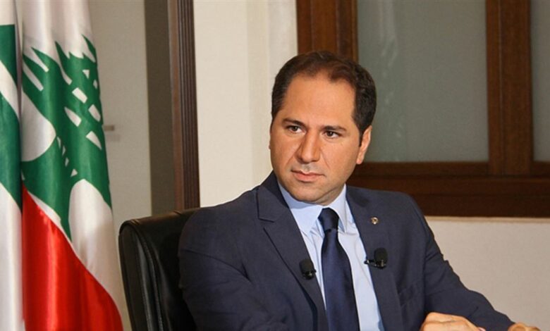 الجميل: نريد العيش في بلد الـ 10452 كلم 112112