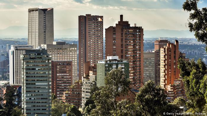 Kolumbien Wirtschaft l Skyline von Bogota (Getty Images/AFP/L. Robayo)