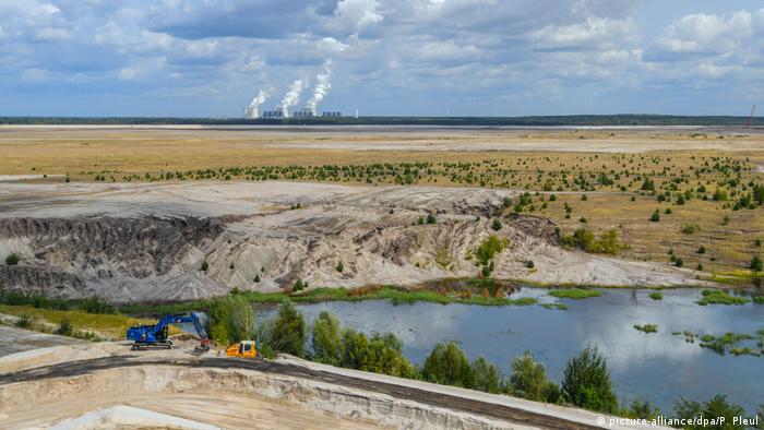 Lake Ostsee near Cottbus begins to flood (picture-alliance/dpa/P. Pleul)