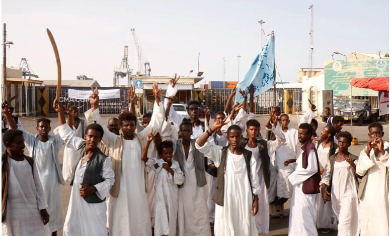 السودان: محتجون يغلقون خطين لتصدير وإستيراد النّفط في بورتسودان 112112